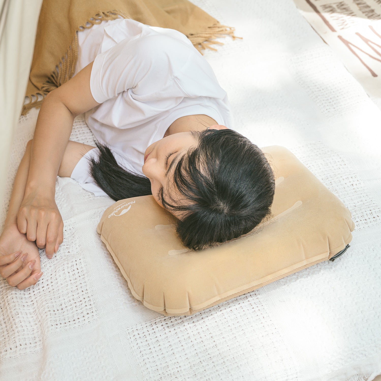 【Featured】TPU 植絨充氣舒適靜音枕頭 - 藍色/土黃色