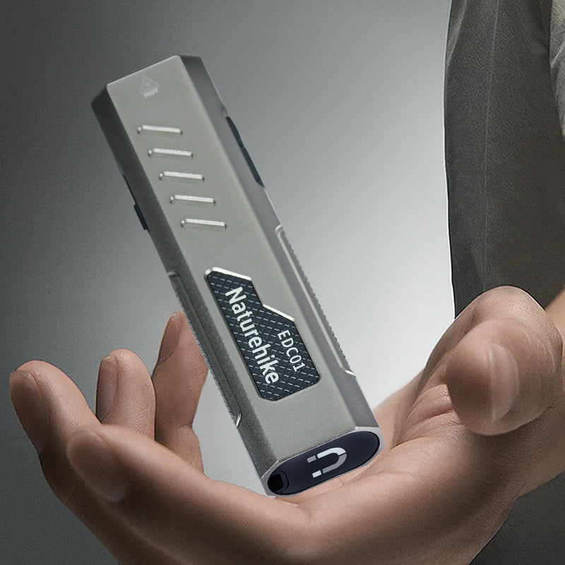 【新品訂購】EDC01 超輕 強光 手電筒 ｜ 戶外 露營 照明 CNK2450ZM016